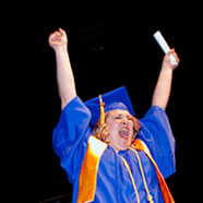 Graphic - Happy woman graduating