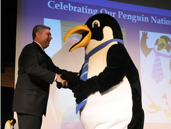 President Bob Knight greets Oswald at the 2007 State of the College celebration