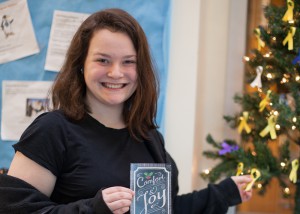 student honoring veterans