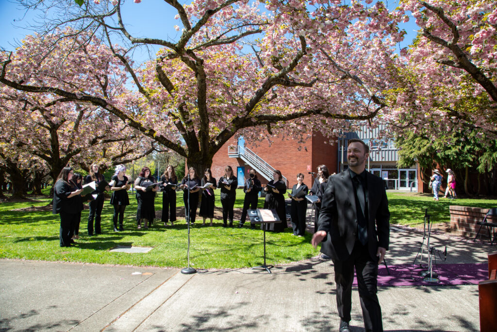 choir under tree