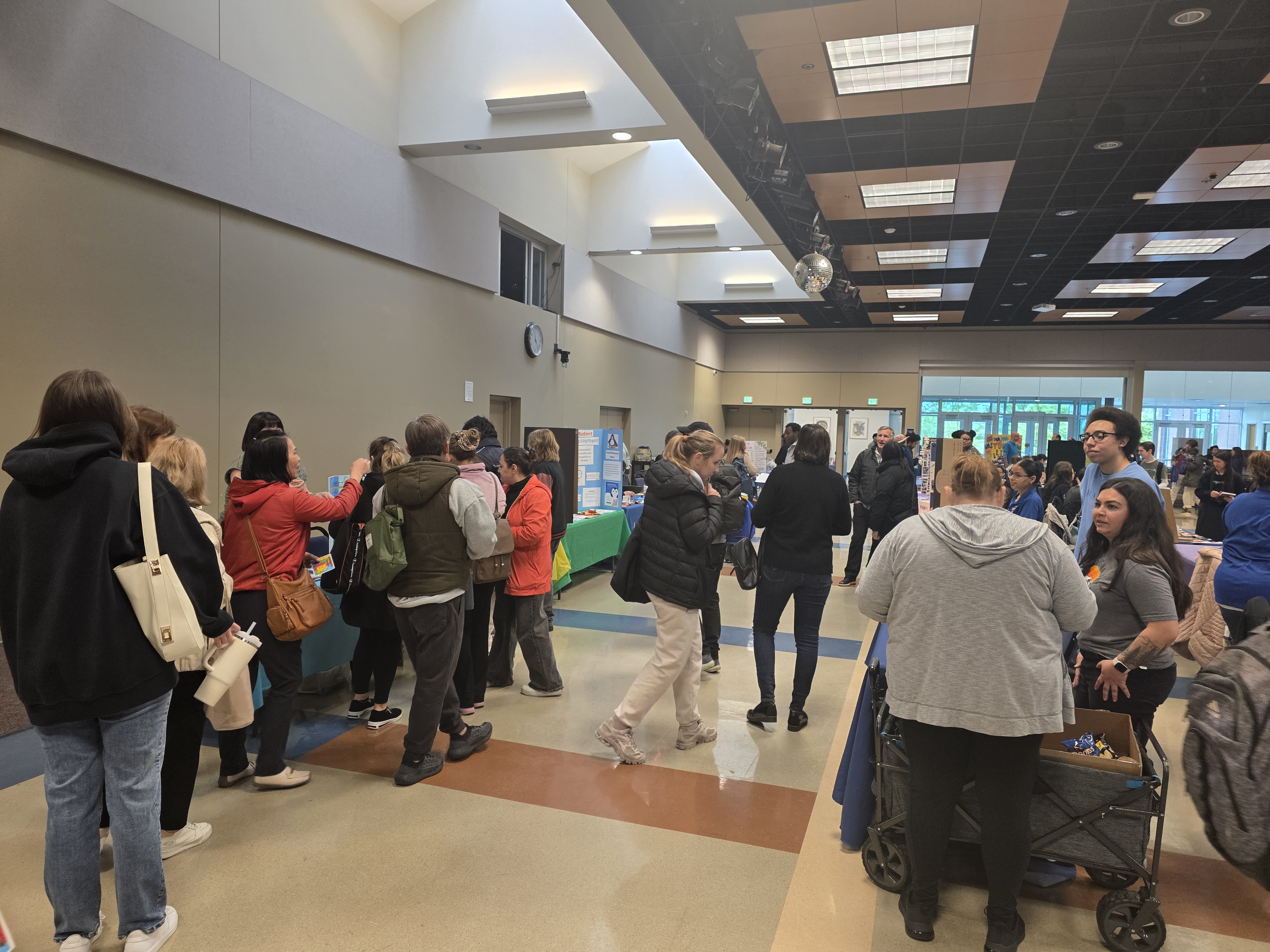 Students roaming through the Student Involvement Fair