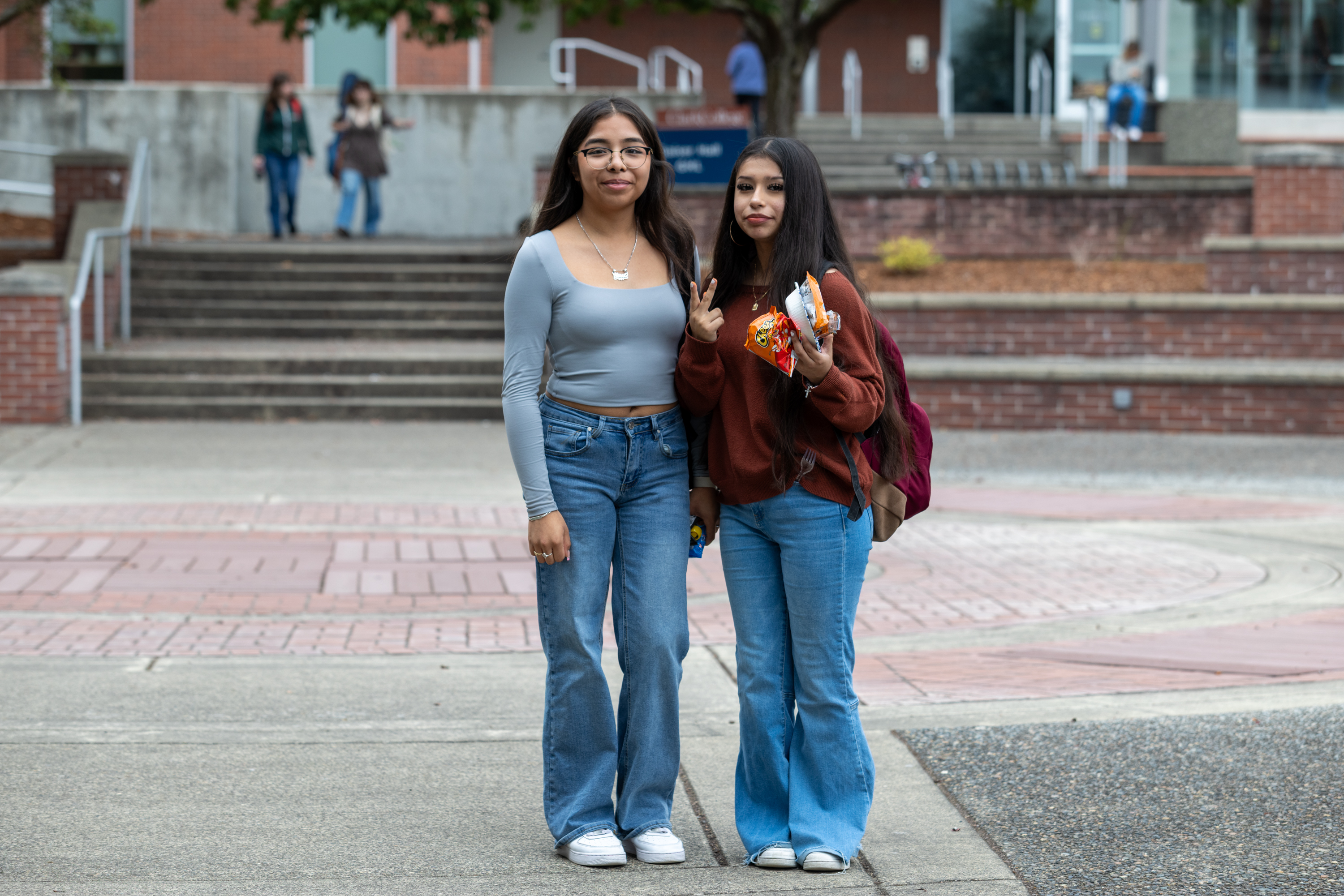 Two students stand at Anderson Fountain