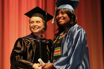 Governor Gregoire congratulates a 2006 Clark College graduate