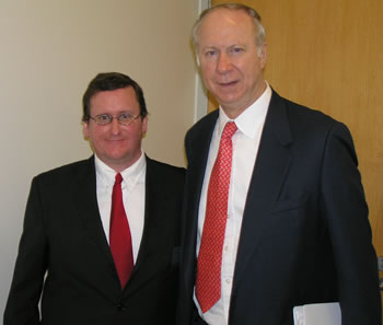 ASCC President Patrick Mehigan introduced Distinguished Lecturer David Gergen at the student forum. 