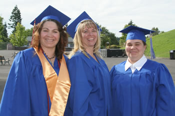 Smiles from members of the Clark College class of 2007! 