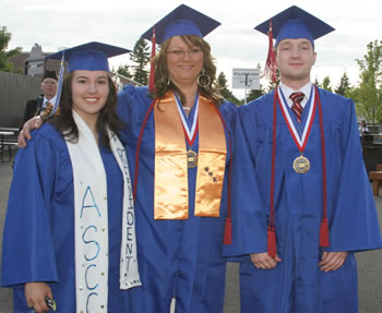 Left to right: ASCC President Amanda Mayoral, 2007 All-Washington Team Member Sue Corey, 2007 All-Washington Academic team member Max Holloway 