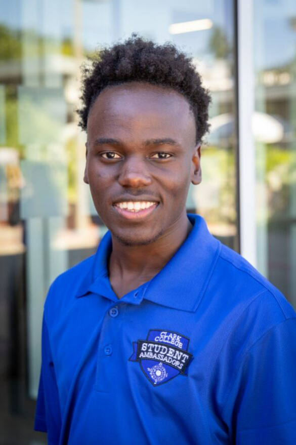 Akim's headshot photo