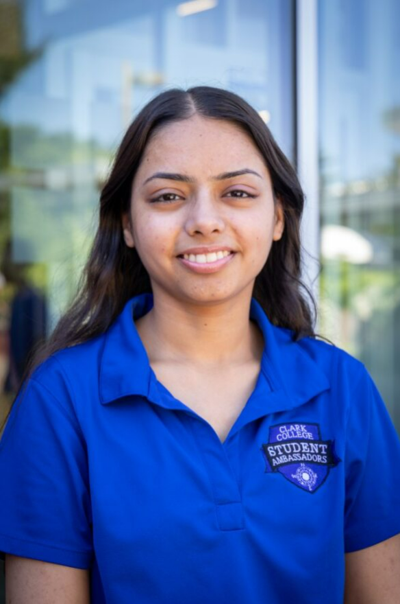 Avreet's headshot photo