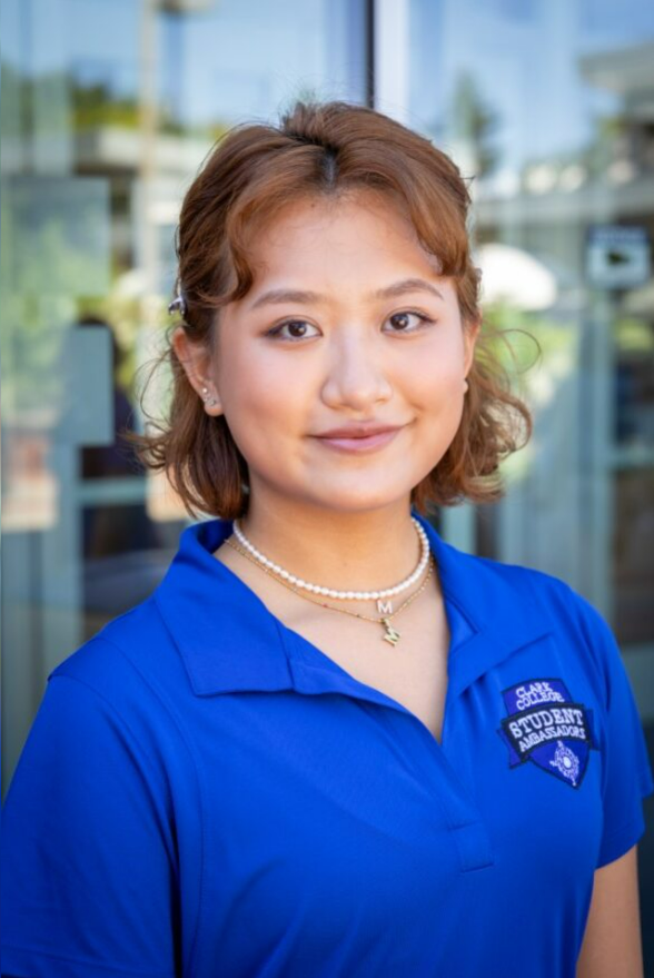 Minerva's headshot photo